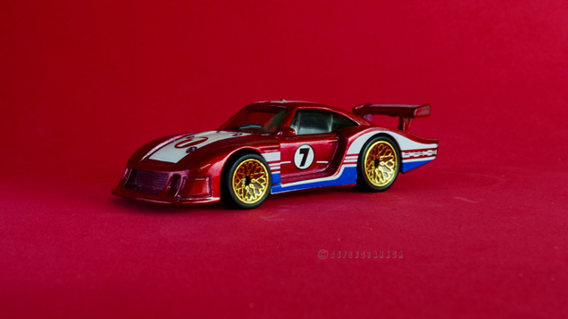 Illustration for article titled Rennsport Reunion: 1/64 Hot Wheels Car Culture Track Day Porsche 935/78